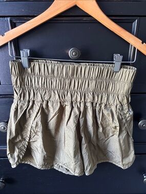 Free People Movement size M ‘The Way Home’ Shorts in Army Green Color